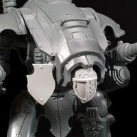 alt="imperial knight armiger pictured with a twin head and an attached tilt shield to the right"