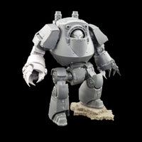 alt="clawed fist shown on a contemptor dreadnought with the additional thumb completing the otherwise incomplete fist from the original model"